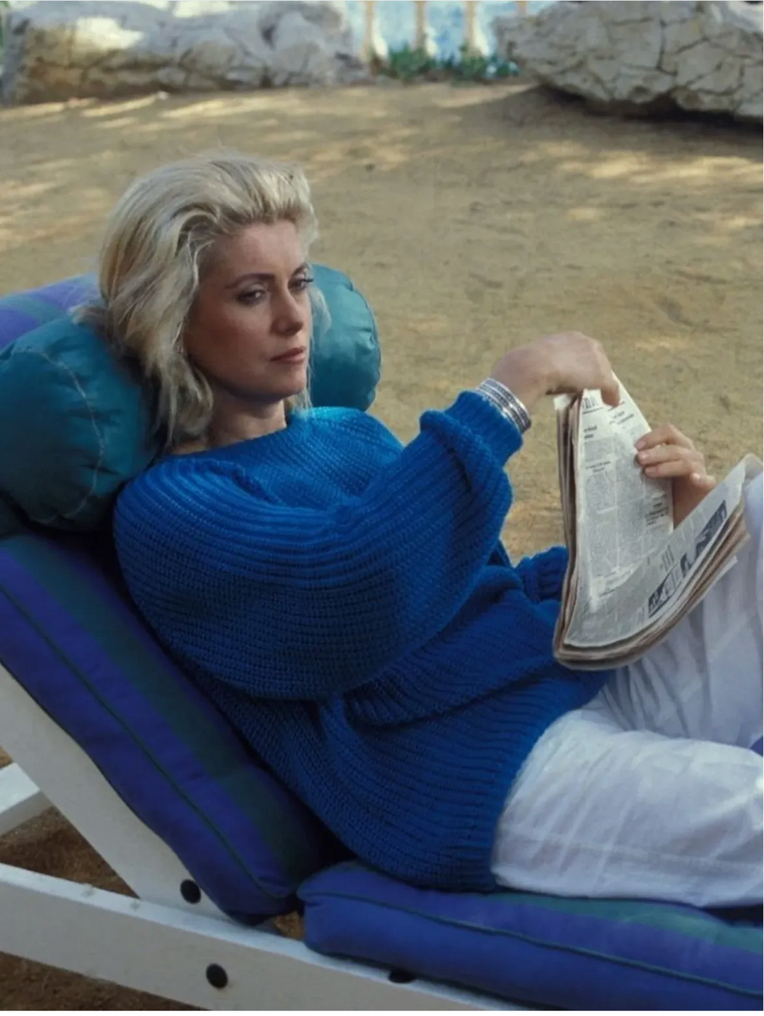 Catherine Deneuve Cachemire bleu 